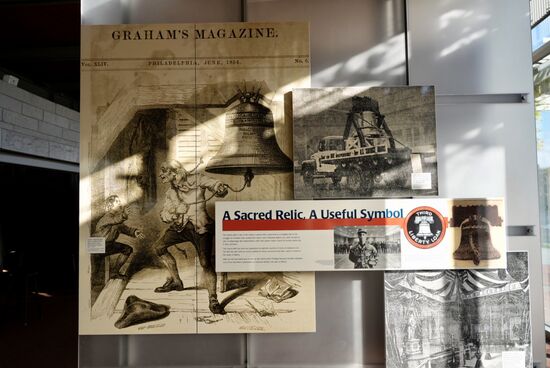 Wir besuchen zuerst den Teil des Museums mit der Glocke