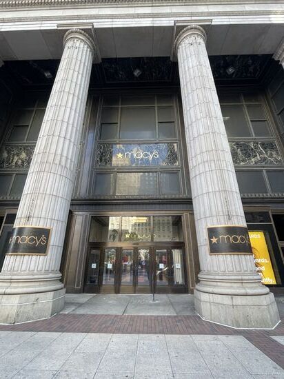 Ich stöbere noch in dem aus Film und Fernsehen bekannten „Macy`s“ Kaufhaus nicht weit vom Hotel