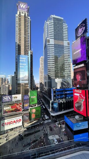 Dort hat man schon einen tollen Blick auf den „Times Square“
