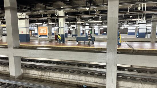 Warten auf unseren Zug