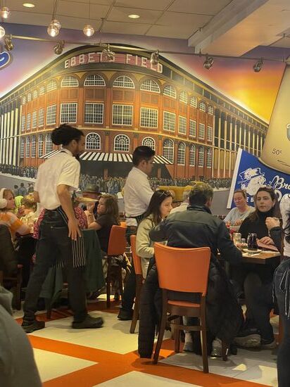 Später treffen wir uns mit Dennis&amp;Tina zum Frühstück bei „Junior`s“