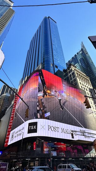 Hier ist unser Hotel—wir wohnen im 30. Stock