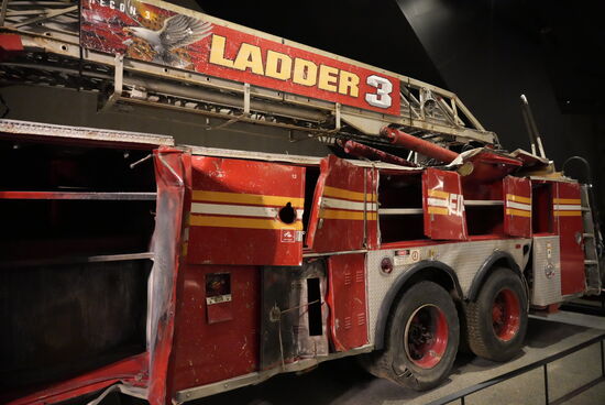 Das Feuerwehrtauto „FDNY Ladder 3 „ welches nach dem 11. September 2001 vom Gelände geborgen wurde