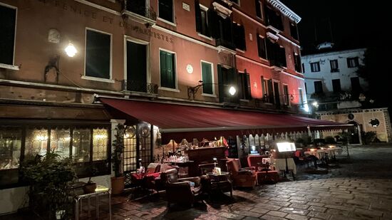 Es gibt so viele urgemütliche Lokale und die Temperaturen erlauben es noch draußen zu sitzen