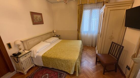 Circa 14 qm ist es groß--Thomas &amp;Michaela haben sogar eines mit Blick auf den Kanal