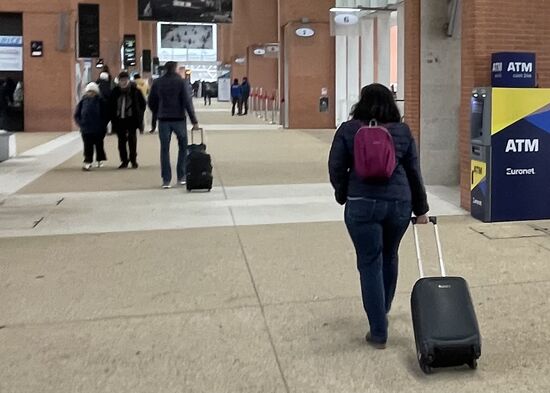Wie am Busbahnhof sind hier rechts die Nummern der Anleger