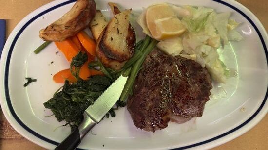 So ein Rinderfilet 21 Euro--und das beste: wenn man Medium bestellt, bekommt man auch Medium! 