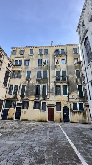 Es wirkt ein. wenig heruntergekommen, aber es hat Charme 