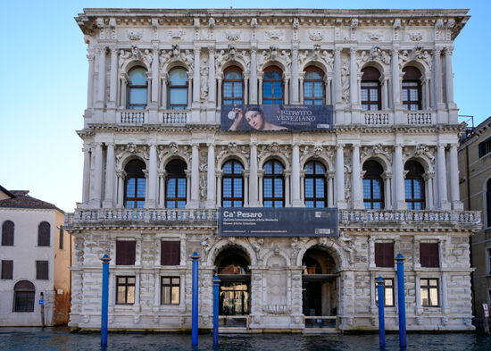 Die Ca´Pesaro - die internationale Galerie für Moderne Kunst. Sie wurde in der zweiten Hälfte des 17. Jahrhunderts durch die wohlhabende Familie Pesaro erbaut.