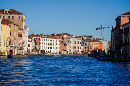 Strahlend blauer Himmel - blaue Lagune -