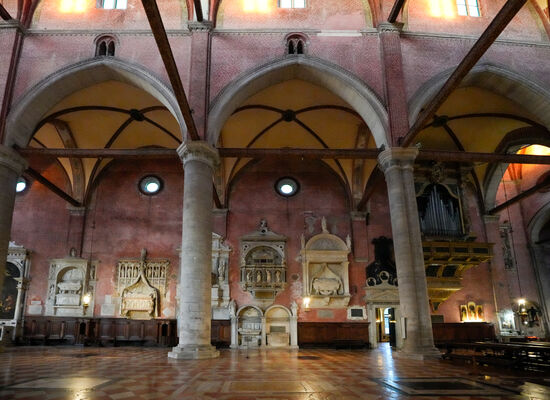 Ein prächtiger Bau, knapp 100 Meter lang. Die Kathedrale wurde in mehreren Bauabschnitten erbaut und Ende des 15. Jahrhunderts vollendet.