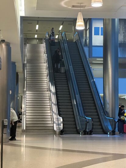 Ankunft: ganz schnell aussteigen und dann zur immigration—das geht erstaunlich schnell