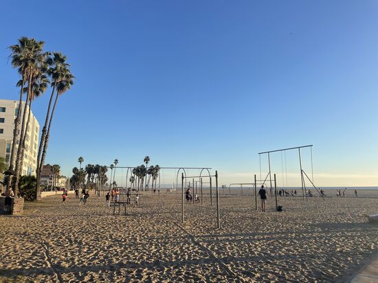 Wir gehen gleich raus zum Beach, es sind sonnige 16 Grad