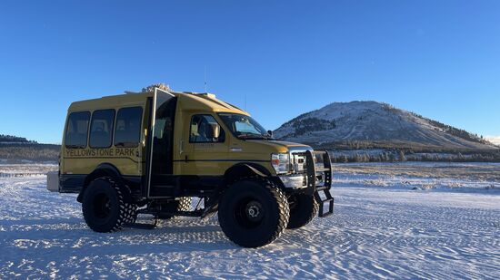 Mit so einem Fahrzeug kommt man gut durch den Schnee