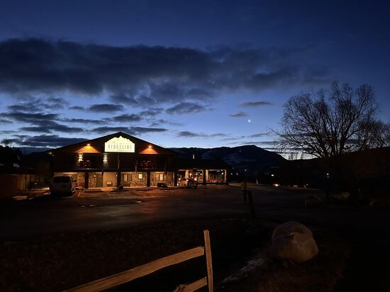 Auch hier ist die Rezeption abseits von den Zimmern.