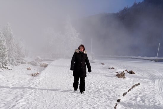 Ich habe mich in den „Nebel“ der heißen Quelle hineingewagt. Meine Haare waren plötzlich weiß meliert.