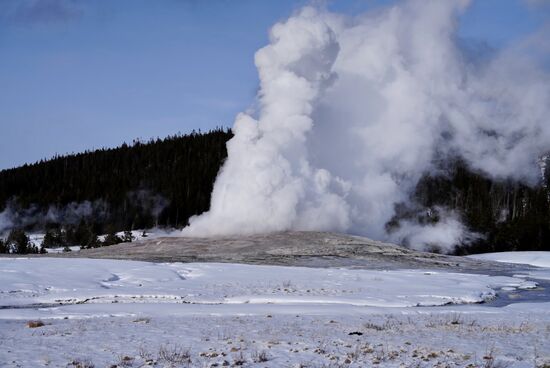Sehr lange und immer wieder gehen die Fontänen in die Luft