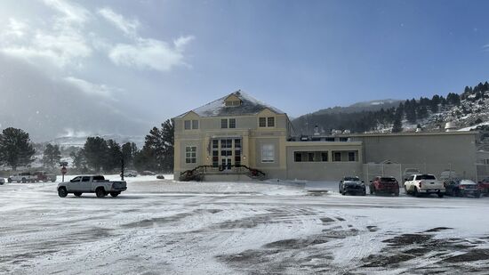 Mittags erreichen wir das „Mammoth Spring“ und kehren zum lunch in eines der wenigen geöffneten Restaurants -dem „Wonderland Café &amp; Lodge“ im Ort ein
Hier ist es sehr gemütlich und das Essen ist prima