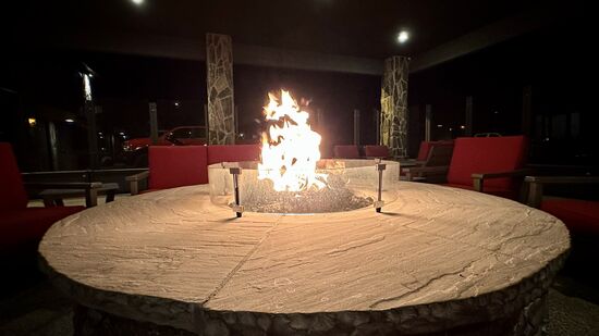 Dann checken wir wieder ins „Ridgeline Hotel“ ein