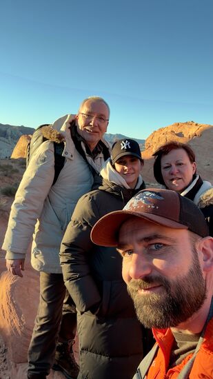 Man könnte hier ohne Probleme Stunden verbringen. Am Eingang zum Park hat man uns darauf hingewiesen, dass wir spätestens mit Einbruch der Dunkelheit am Parkplatz sein müssen, sonst würde man einen Ranger losschicken uns zu suchen. Das würde nur Ärger geben.