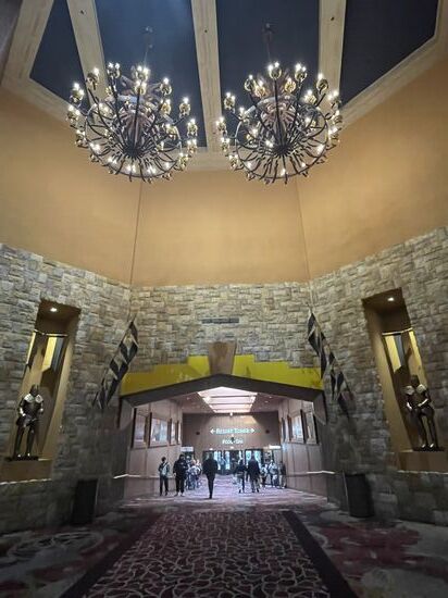 Überall Ritterrüstungen