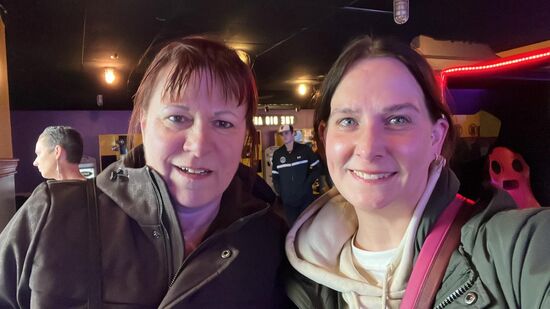 Danach ist uns etwas flau in der Magengegend, aber es war toll!
Während der Fahrt durften wir nicht filmen, alles mußte ins Schließfach.
Wir haben während der Fahrt circa 150x „Oh Gott“ gerufen….beim Looping noch etwas lauter…