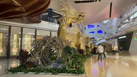 Die Shopping-Mall des Crystals.