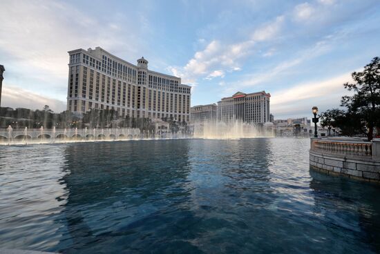 Gemeinsam besuchen wir noch einmal die Wasserspiele vor dem Bellagio für eine Foto-Session