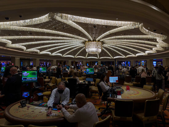 Auch hier wieder die riesige Spielhalle…