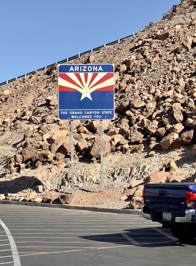 Hier beginnt der Staat Arizona--besonders krass: wir müssen die Uhr noch um eine Stunde verstellen--machen wir natürlich nicht, da wir hier einige Male zwischen den Staaten hin- und herwandern