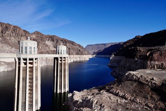 Der Fluss trennt die beiden Staaten und es waren früher lange Wege zurückzulegen, denn man musste den Fluss weitläufig umfahren