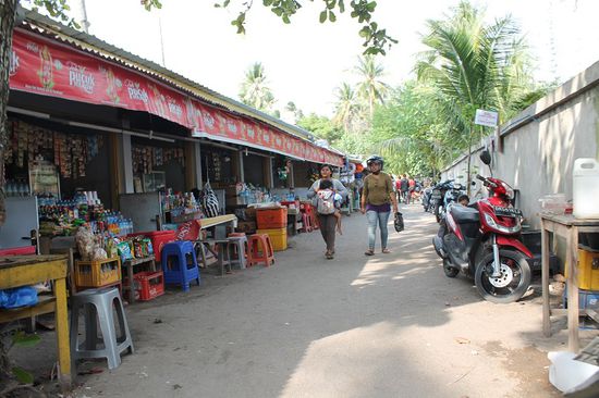 Hier kann man sich noch schnell mit dem Nötigsten eindecken...