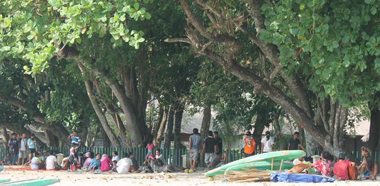...und hier der wesentlich lebhaftere Teil - die Strandpromenade. Hier wird gegrillt, gequasselt und gegafft.