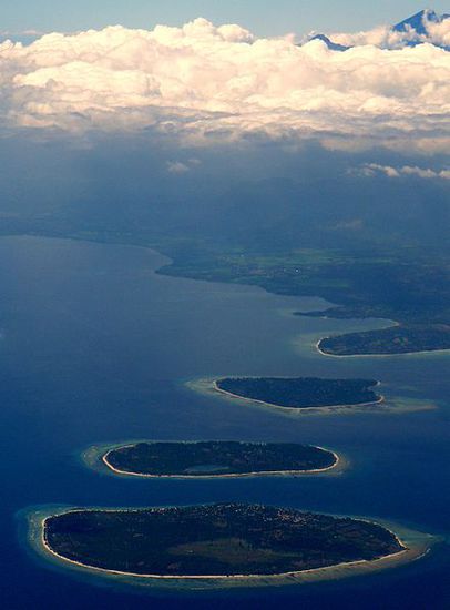 Quelle: www.wikipedia.org
Von unten nach oben:
Trawangan - Meno - Air - ...und Lombok
Tauch- und Schnorchelparadiese