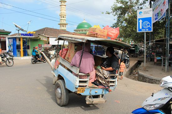 "Ich glaub die Kutsche schnappt gleich hinten über..."
- "Quatsch, die is noch lange nich VOLL!"