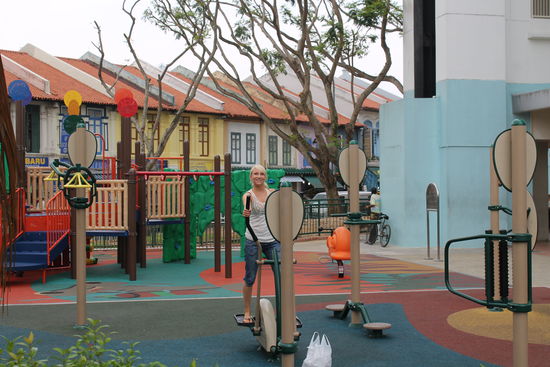 Fitnesswahn auch im Urlaub...
andererseits: ein bisschen Bewegung tut Not, denn, vielleicht ist es aufgefallen, Essen "genießt" bei uns einen übergeordneten Stellenwert