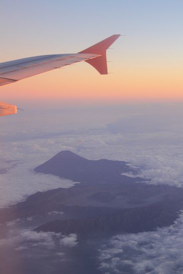 Sonnenuntergang, Wolken &amp; Vulkankegel Java's