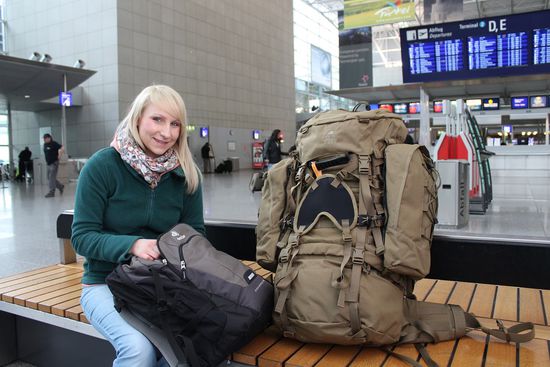 Sentimentaler Moment in der Abflughalle, Susi sagt dem Pathfinder Lebewohl