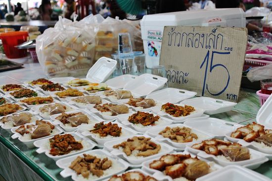 ... Shoppen macht hungrig, doch für 40 Cent wird Abhilfe geboten ...