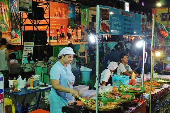 ... Bühne hinten, Essen vorne ...