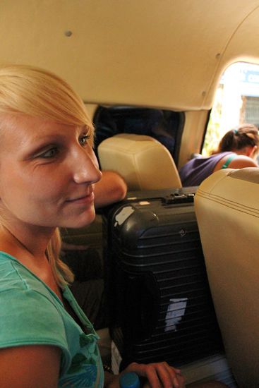 ... Koffer und Sonstiges erstmal irgendwie mitten rein ...