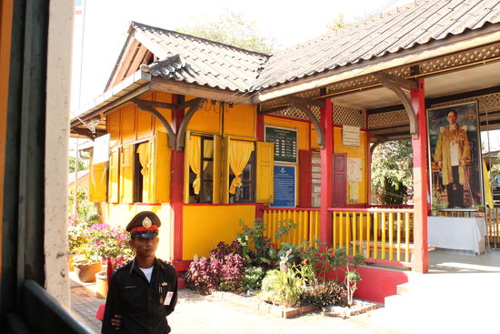 ... insgesamt hielt unser Bummelzug bis Bangkok an 38 Stationen ...