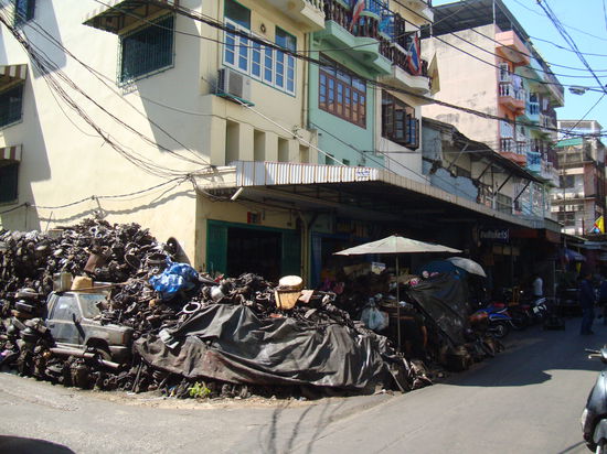Ersatzteile jeglicher Art sind in Bangkok mit Sicherheit zu bekommen...