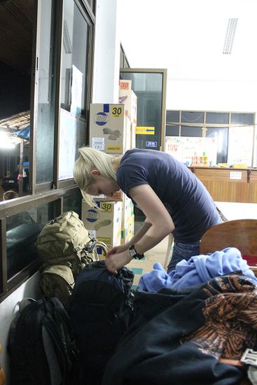 ...was macht man, äh Frau, morgens um vier in Thailand? Richtig, zum x-ten Mal die Reiseutensilien umräumen - Hobbies gibts ...