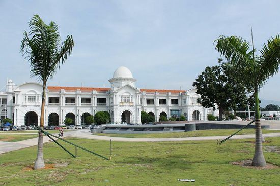 ... der Bahnhof von Ipoh ...