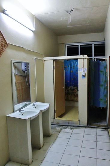 ... Gas-Wasser-Scheiße Firma Röhrich am Apparat ...