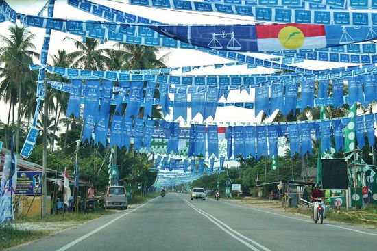 ... und durch Dörfer - hab ich schon erwähnt, das Wahlen anstehen? ...