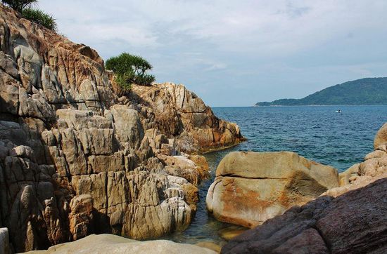 ... unterwegs an Land in Richtung der Nordspitze der kleinen Insel ...