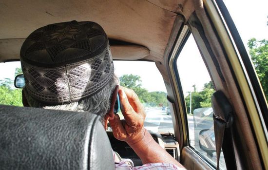 ... immer unter Strom unser Chauffeur ...