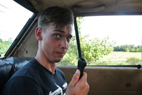 ... und fand sie schlussendlich im Fussraum ...